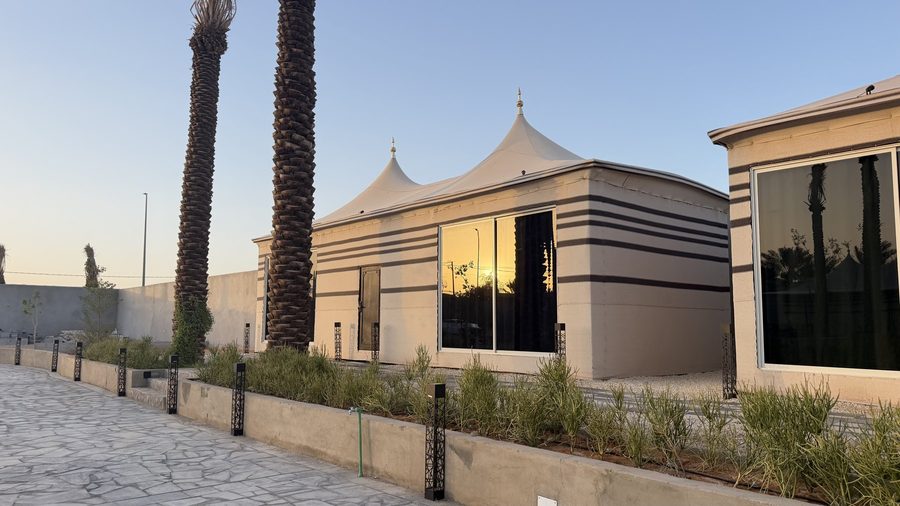 الواجهة الخارجية عند ساعة الذهب